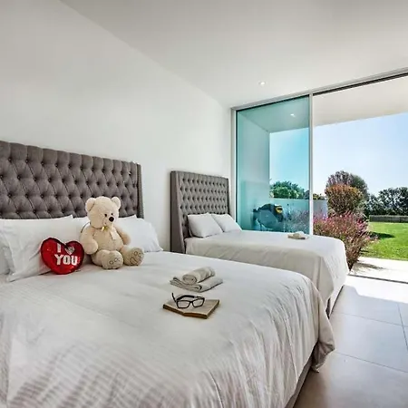 Stunning Da Luz - Lagos Supreme - 4 Bedrooms - Stunning Sea Views And Ultra Modern - Algarve Villa *